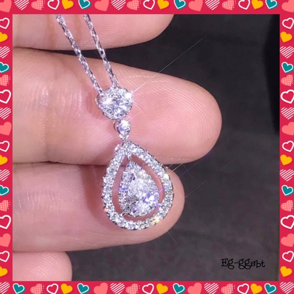 Jewelry - 😍🥰Stunningly Gorgeous Sparkling Water Drop Pendant